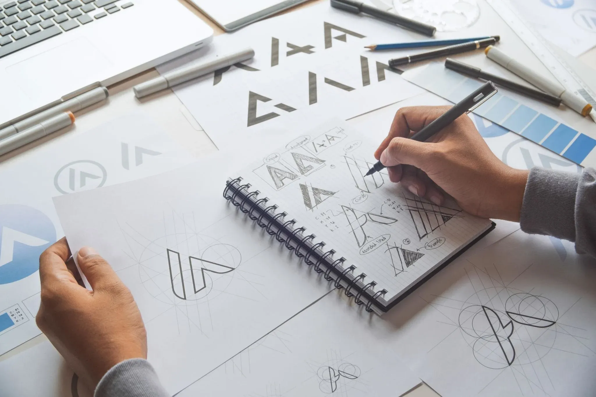 Tanie logo z generatora: Dlaczego kosztuje Cię fortunę?