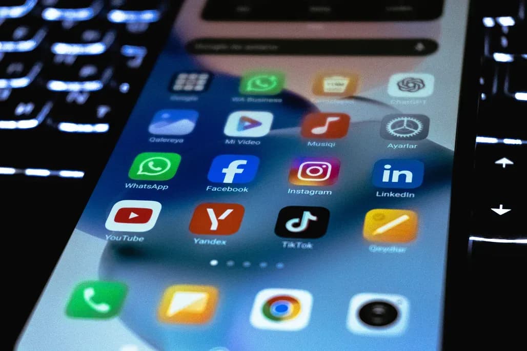 Jakie social media wybrać dla firmy? Strategia, analiza i wybór platform